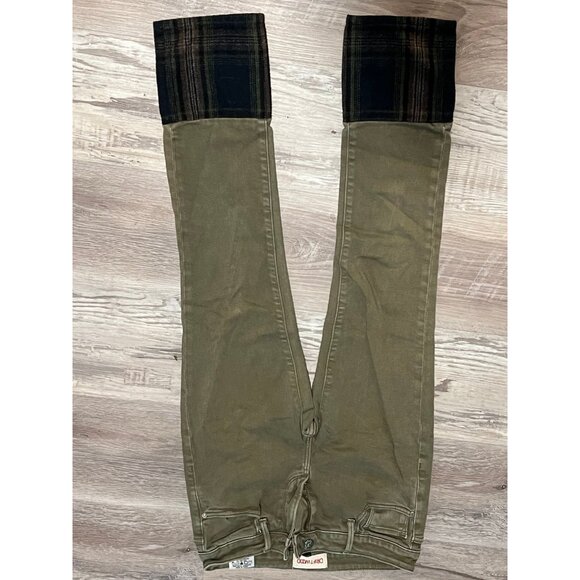 New Driftwood Green Women’s Jeans Flannel Print bottom size 24 free people - Picture 1 of 4